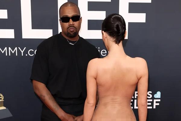 Heboh! Tampil Bersama Kanye West, Bianca Censori Pakai Gaun Tembus Pandang tanpa Underwear