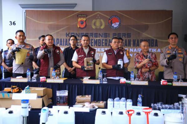 Dibongkar Pabrik Tembakau Sintetis di Sentul Senilai Rp355 Miliar