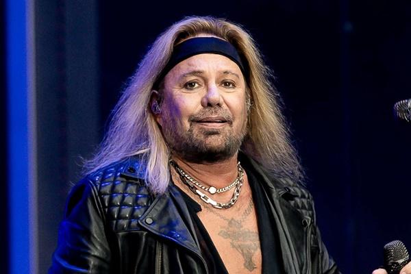 Jet Pribadi Vokalis Motle Crue Vince Neil Tabrakan dengan Pesawat Lain di Bandara