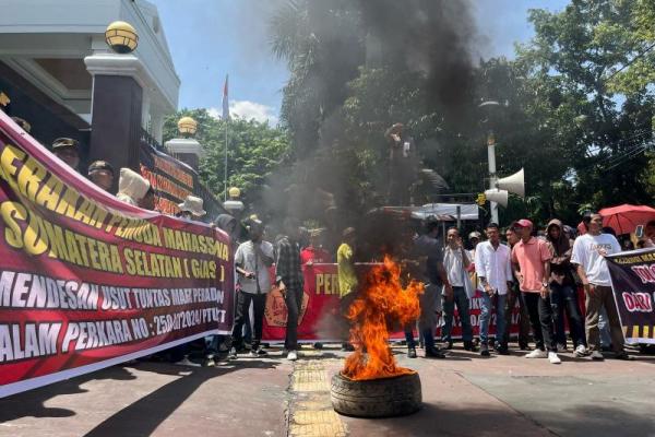 Demonstrasi Memanas, Massa Desak PTUN Segera Tolak Gugatan PT SKB