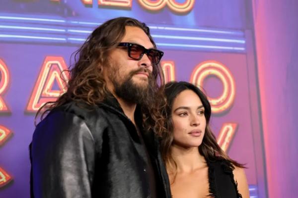 Debut Karpet Merah, Jason Momoa Gandeng Pacar Baru Adria Arjona