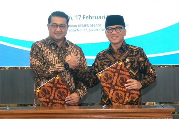 Kemenekraf/Barekraf bersama Kemendes PDT menandatangani Nota Kesepahaman (MoU) mengenai Pengembangan Ekonomi Kreatif.