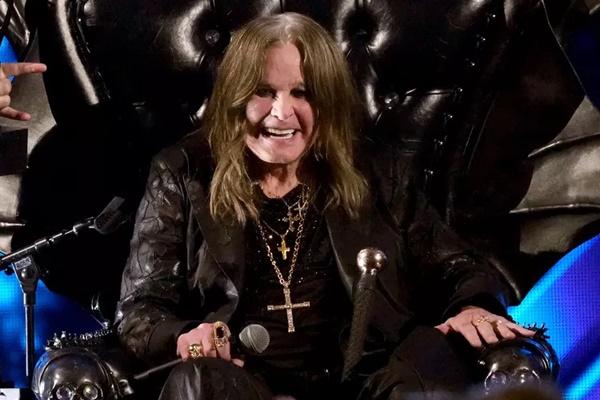 Tak Bisa Berjalan Lagi, Ozzy Osbourne tak Bisa Tampil Penuh di Pertunjukan Black Sabbath