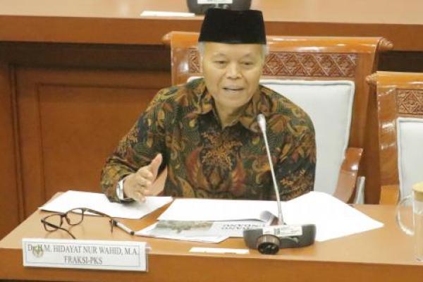 HNW Minta Kemenag Serius Bantu Calon Jamaah Atasi Administrasi Visa dan Kesehatan terkait Keberangkatan Haji