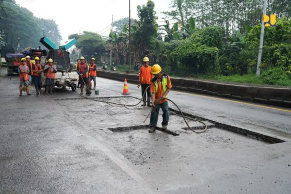 Menteri PU Tinjau Jalur Pantura, Minta Masyarakat Awasi Truk ODOL