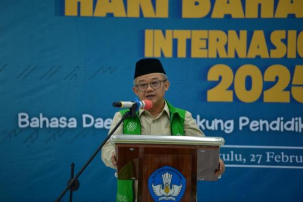 Menteri Pendidikan Dasar dan Menengah (Mendikdasmen), Prof. Abdul Mu`ti, menekankan pentingnya bagi siswa untuk menguasai bahasa ibu di tahap awal pendidikan.