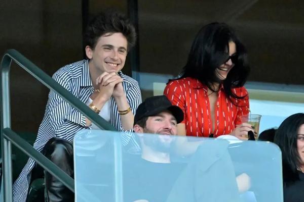 Timothee Chalamet Lebih Fokus Nonton Tenis Ketimbang Bermesraan dengan Kylie Jenner