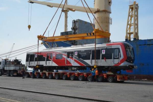 KAI Commuter Terima Dua Trainset KRL dari China