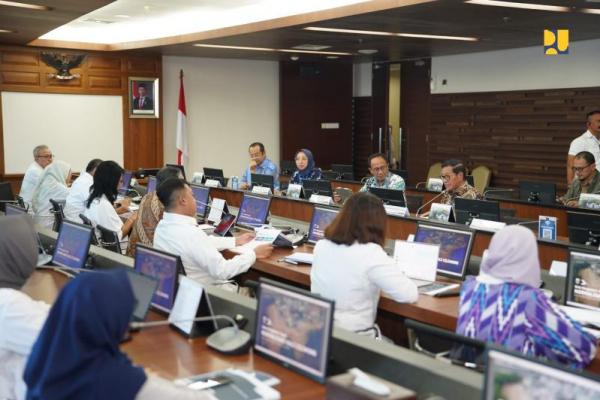 Menteri PU Dody Hanggodo memastikan pemerintah akan melanjutkan program normalisasi Sungai Ciliwung guna mengatasi banjir di Jakarta