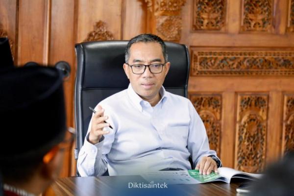 Sambut Usulan Beasiswa Zakat, Mendiktisaintek Tekankan Pemerataan