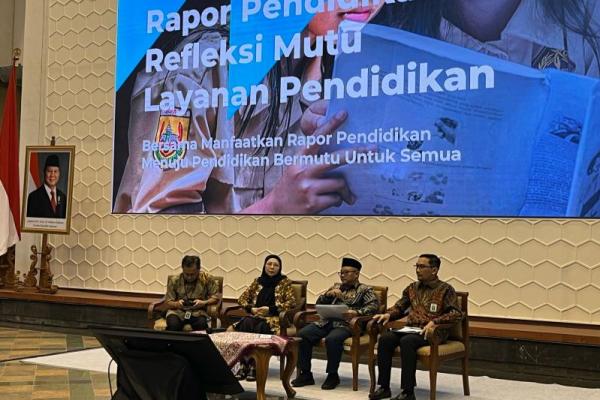 Mendikdasmen Abdul Mu`ti mengatakan bahwa Rapor Pendidikan Tahun 2022-2024 bisa dijadikan acuan oleh pemerintah pusat dan pemerintah daerah (pemda), untuk melakukan evaluasi dan perbaikan di sektor pendidikan.