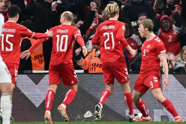 Hojlund justru melakukan selebrasi `siu` khas Cristiano Ronaldo, di depan sang bintang Portugal.